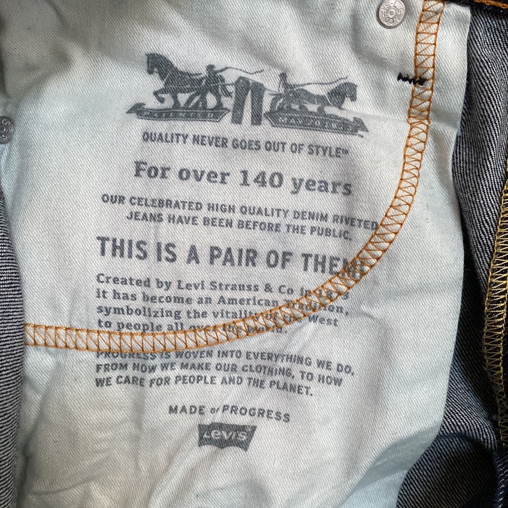 Men Levi Jeans. Dark wash . 34 x 34 - Picture 5 of 6